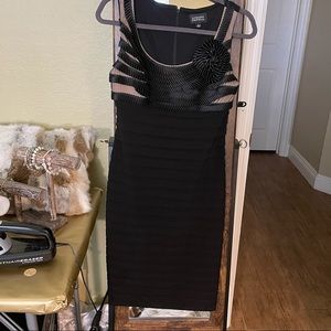 Adrianna Papell Blavk Bandage Illusion cocktail dress. worn once sz Small